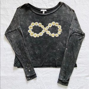 black cropped shirt with daisy infinity sign